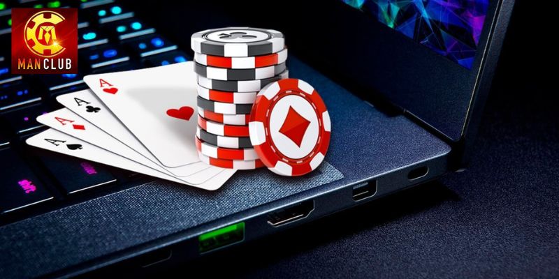 Người chơi cần liên kết các quân bài Poker hợp lý 